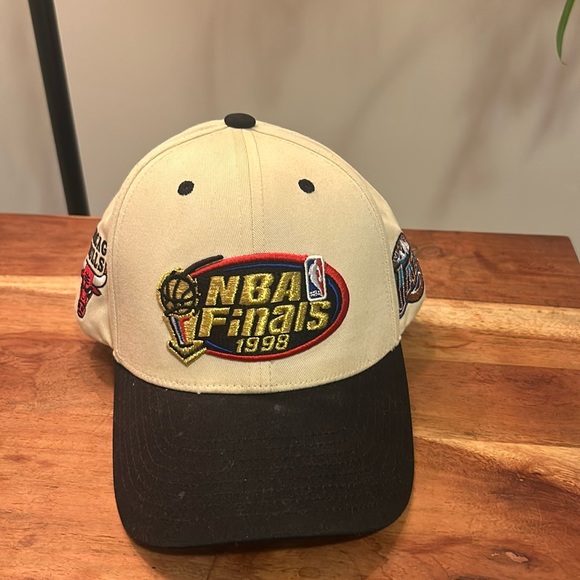 Mitchell & Ness Other - Mitchell & Ness 1998 NBA finals hat